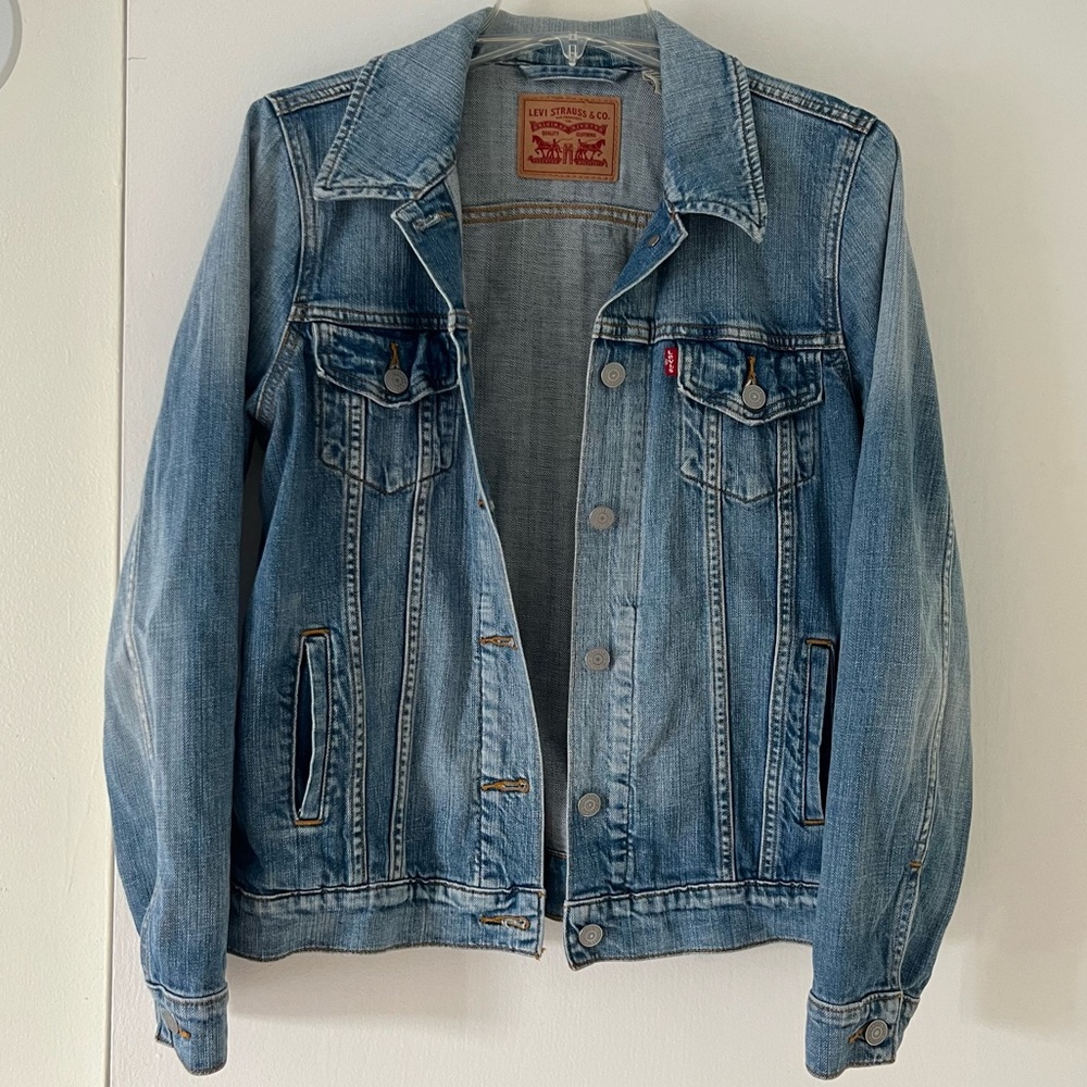 Levi’s Jean Jacket - Picture 3 of 9